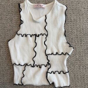 White sleeveless crop top